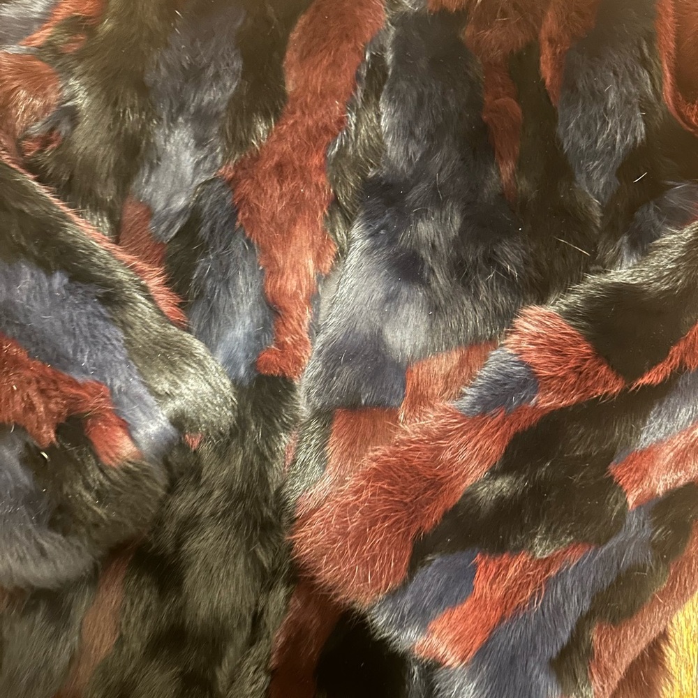 525 America Fur Coat - Picture 10 of 11